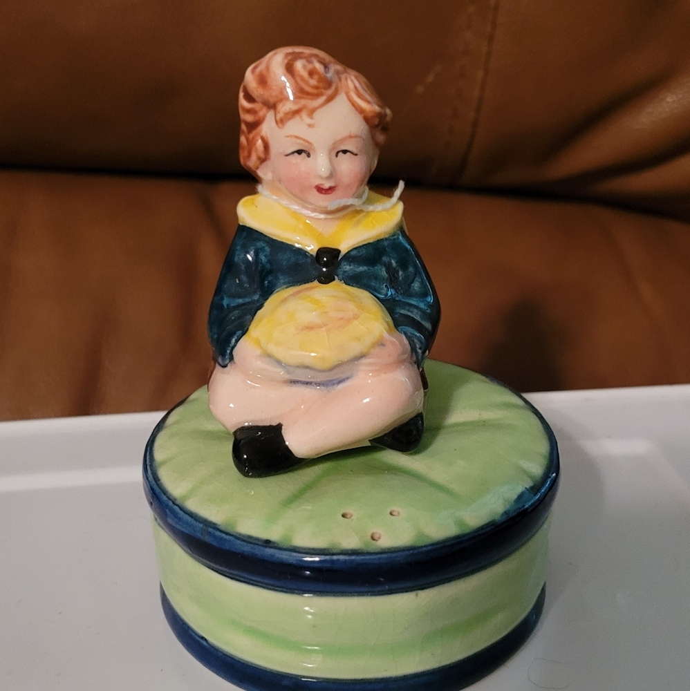 Little Jack Horner Vintage salt and pepper shakers